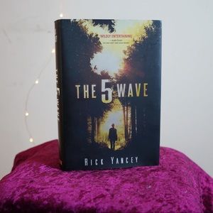 THE FIFTH WAVE book